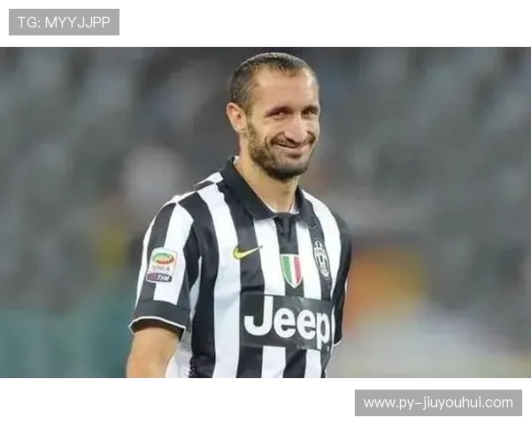 从草根到球评达人足球博主谢顶的成长之路与热爱故事